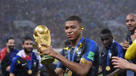 Kylian Mbappé und seine angebliche Transgender